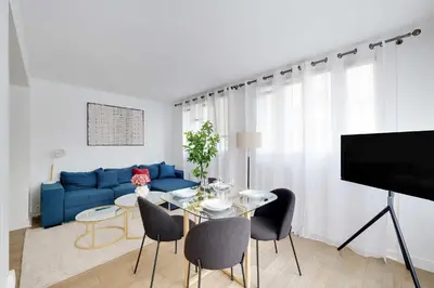 Télévision ou salle de divertissement dans l'établissement Beautiful Apartment 2BR 6P – Eiffel Tower