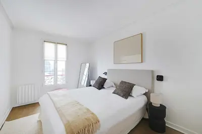 Un ou plusieurs lits dans un hébergement de l'établissement Beautiful Apartment 2BR 6P – Eiffel Tower