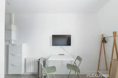 Télévision ou salle de divertissement dans l'établissement Cozy Studio in Paris 10