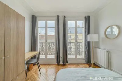 Un ou plusieurs lits dans un hébergement de l'établissement Chambre cosy et charmante à Alésia Paris 14e