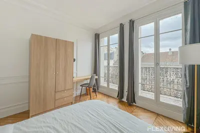Un ou plusieurs lits dans un hébergement de l'établissement Chambre cosy et charmante à Alésia Paris 14e