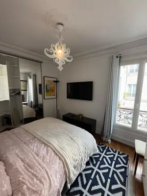 Un ou plusieurs lits dans un hébergement de l'établissement Yzy-Loc Paris Champs Élysées Porte Maillot
