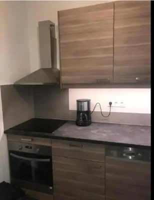 Cuisine ou kitchenette dans l'établissement Pavillon 1 à 4 personnes suite familiale et une chambre séparée