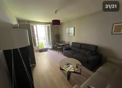 Coin salon dans l'établissement Pavillon 1 à 4 personnes suite familiale et une chambre séparée