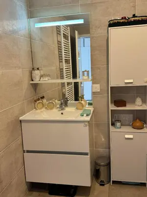 Salle de bains dans l'établissement Charming studio in Paris, 2 minutes from the metro