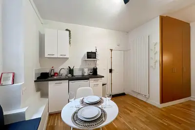 Cuisine ou kitchenette dans l'établissement Charming apartment near Bastille