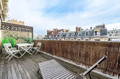 Balcon ou terrasse dans l'établissement Mid-term l Parc Monceau - AC & Rooftop