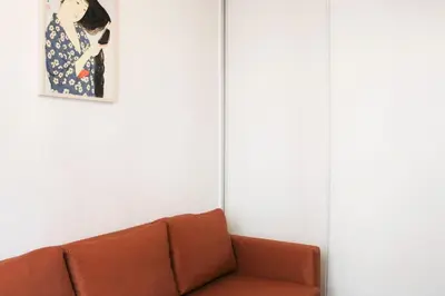 Coin salon dans l'établissement Apartment in the heart of Paris quiet and easy