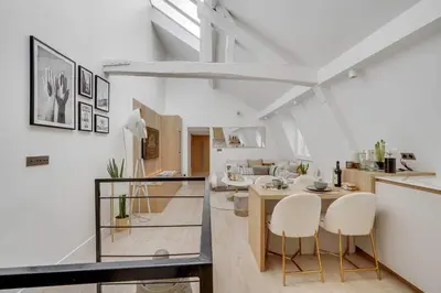 Cuisine ou kitchenette dans l'établissement Historical apartment in the heart of Paris - 4