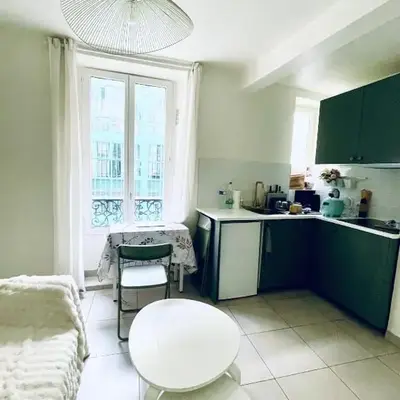 Jin's cosy apartment at Paris 10ème