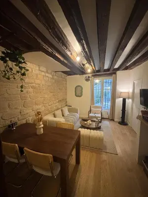 Coin salon dans l'établissement Cosy apartment in le Marais !