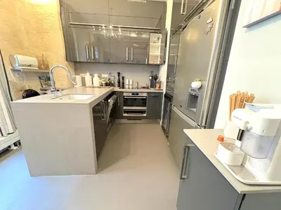 Cuisine ou kitchenette dans l'établissement Le Loft Villehardouin