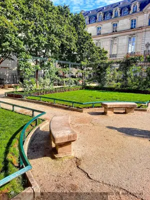 Jardin de l'établissement Le Loft Villehardouin