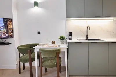 Cuisine ou kitchenette dans l'établissement Parisian Gem with Stunning View