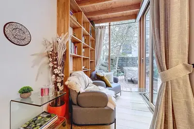 Coin salon dans l'établissement Elegant duplex with garden near the Eiffel Tower