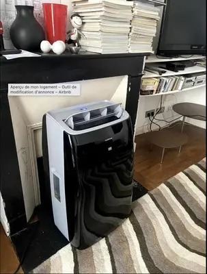 Télévision ou salle de divertissement dans l'établissement Stylish Montmartre Apartment