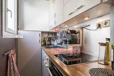 Cuisine ou kitchenette dans l'établissement Stylish Montmartre Apartment