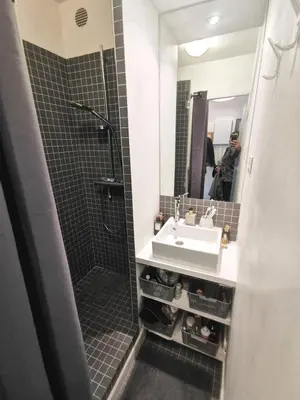 Salle de bains dans l'établissement Studio avec balcon, Paris 6e