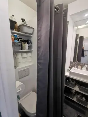 Salle de bains dans l'établissement Studio avec balcon, Paris 6e