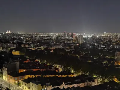 Vue générale sur Paris ou vue de la ville depuis l'appartement