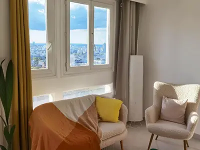 Coin salon dans l'établissement Modern 2-Bed Apt 80m2 with Elevator FREE Parking N19-25
