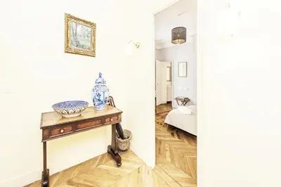 Un ou plusieurs lits dans un hébergement de l'établissement Luxury 4 bedroom Apt 160m2 2 king 2 queen