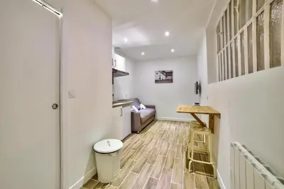 Plan de l'établissement Studio cosy rue du faubourg saint denis paris 10