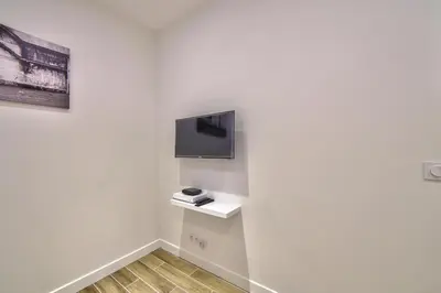 Télévision ou salle de divertissement dans l'établissement Studio cosy rue du faubourg saint denis paris 10