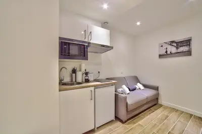 Cuisine ou kitchenette dans l'établissement Studio cosy rue du faubourg saint denis paris 10