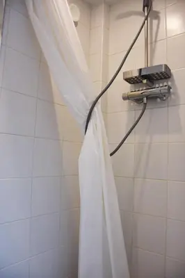 Salle de bains dans l'établissement Charmant Nid Vue tout Paris Neuf Calme Clair Ascenseur AC