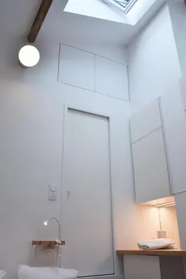 Salle de bains dans l'établissement Charmant Nid Vue tout Paris Neuf Calme Clair Ascenseur AC