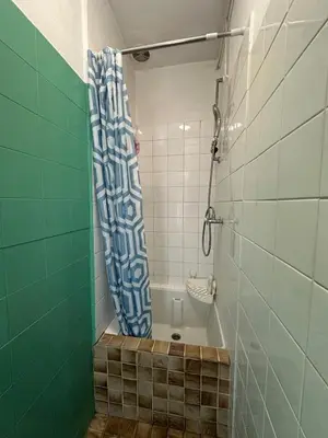 Salle de bains dans l'établissement Appartement Lumineux, à 5 minutes de Paris