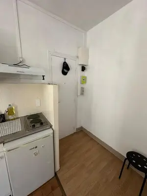 Cuisine ou kitchenette dans l'établissement Appartement Lumineux, à 5 minutes de Paris