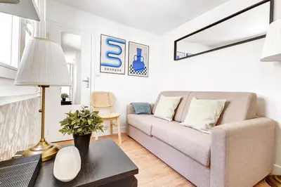 Coin salon dans l'établissement Cosy studio au coeur de Saint-Germain-des-Pres