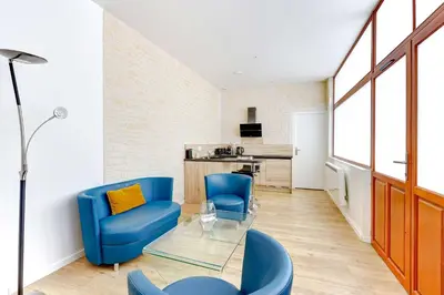 Cuisine ou kitchenette dans l'établissement Appartement d'exception a deux pas du Jardin du Luxembourg
