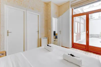 Un ou plusieurs lits dans un hébergement de l'établissement Appartement d'exception a deux pas du Jardin du Luxembourg