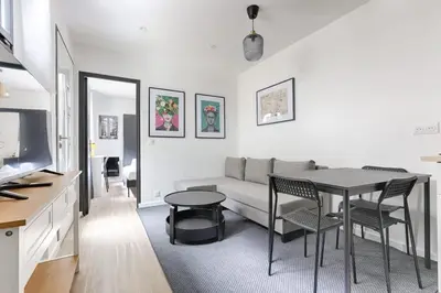 Coin salon dans l'établissement Charming Apartment 1BR in the heart of 10th