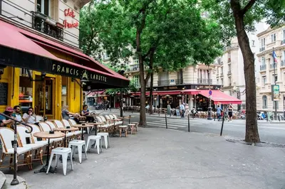 Restaurant ou autre lieu de restauration dans l'établissement Charming Montmartre Maisonette