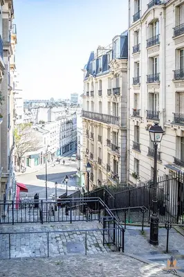 Vue générale sur Paris ou vue de la ville depuis l'appartement