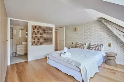 Un ou plusieurs lits dans un hébergement de l'établissement Luxurious Apartment Place Vendome - Rue de la Paix