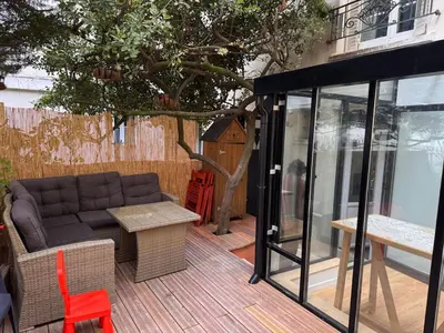 Balcon ou terrasse dans l'établissement Superbe appartement sur jardin- proche de paris
