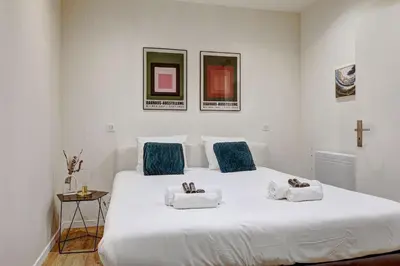 Un ou plusieurs lits dans un hébergement de l'établissement Ambiance Contemporaine et Detente - Paris 10