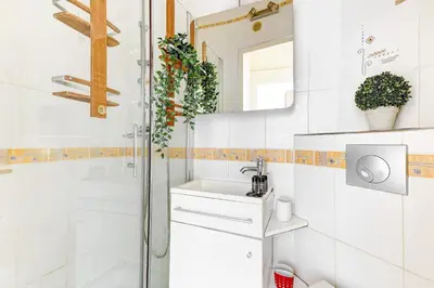 Salle de bains dans l'établissement Charmant Studio au Coeur du 13e - Rue Nationale