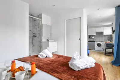 Cuisine ou kitchenette dans l'établissement 522 Tocqueville Suite - Cozy apartment in Paris 17