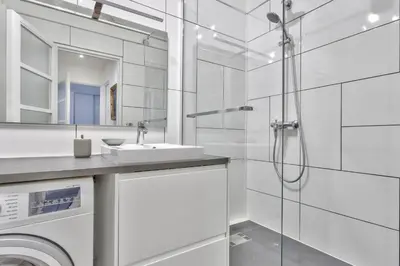 Salle de bains dans l'établissement Appartement Iris avec sa terrasse - Welkeys