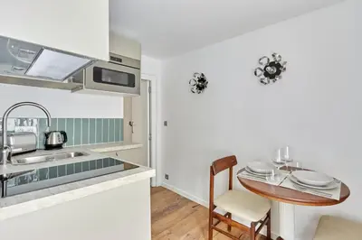Cuisine ou kitchenette dans l'établissement Residence du passage