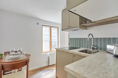 Cuisine ou kitchenette dans l'établissement Residence du passage
