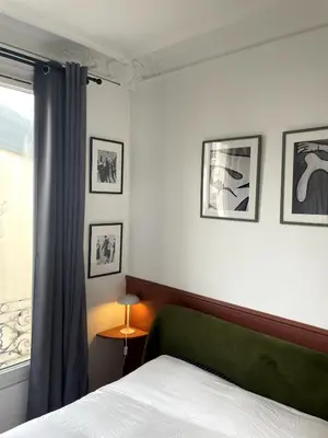 Un ou plusieurs lits dans un hébergement de l'établissement Luxury designer apartment Notre-Dame with terrace