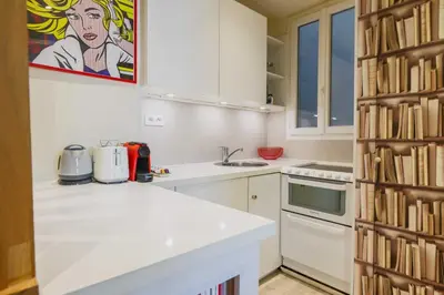 Cuisine ou kitchenette dans l'établissement Comfortable apt 1BR 2P – Paris 11th