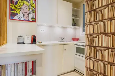 Cuisine ou kitchenette dans l'établissement Comfortable apt 1BR 2P – Paris 11th